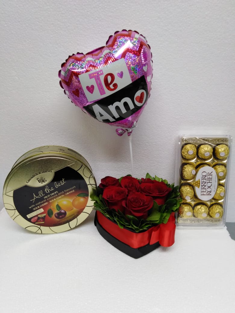 Caja corazn con 6 Rosas ms Bombones Ferrero Rocher, Caja de Caramelos y Globito 